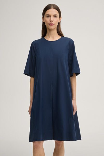 Minimalistisches A-Linien-Kleid mit Falten