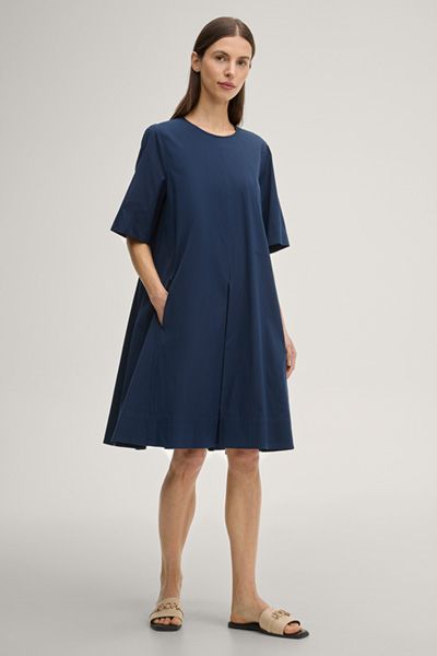 Minimalistisches A-Linien-Kleid mit Falten