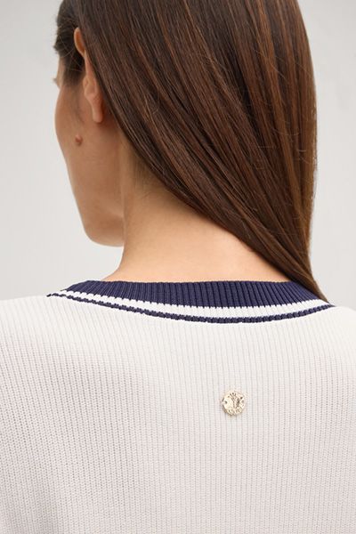 Geripptes Strickshirt mit Kontraststreifen