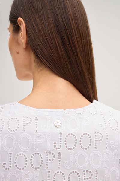 Blusenshirt mit perforierter Logo-Stickerei