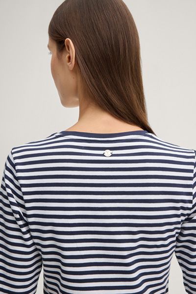 Maritimes gestreiftes T-Shirt mit Rundhalsausschnitt