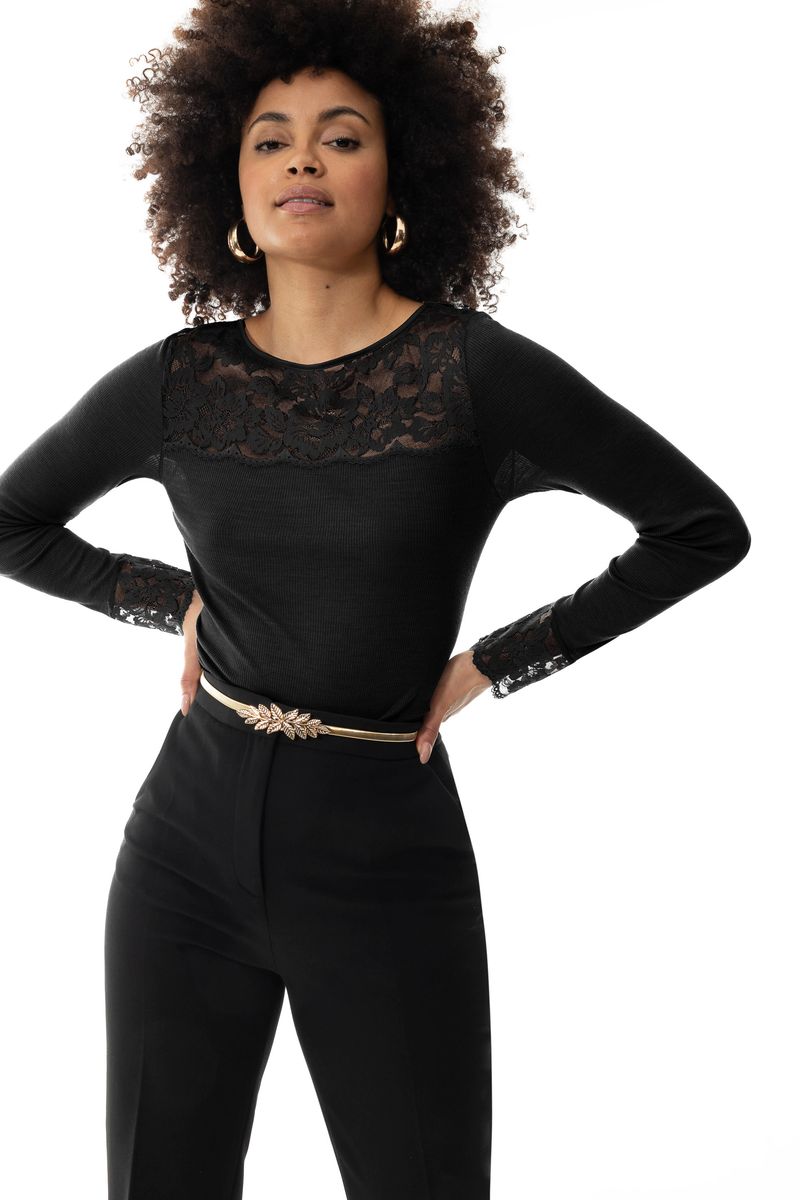 Elegantes Rippen-Shirt mit Spitze