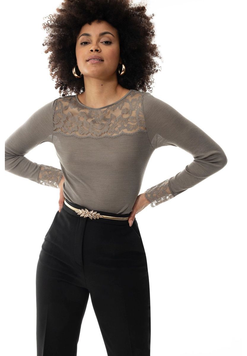 Elegantes Langarmshirt mit Spitzendetails