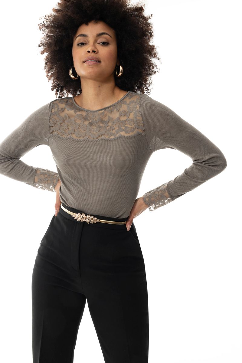 Elegantes Langarmshirt mit Spitzendetails