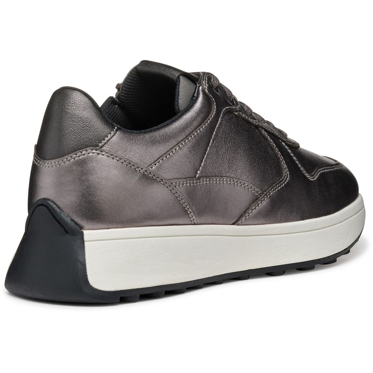 Metallische Sneaker im Retro-Stil