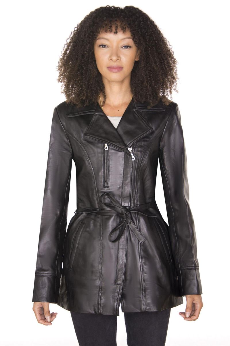 Lange Lederjacke mit Bindegürtel