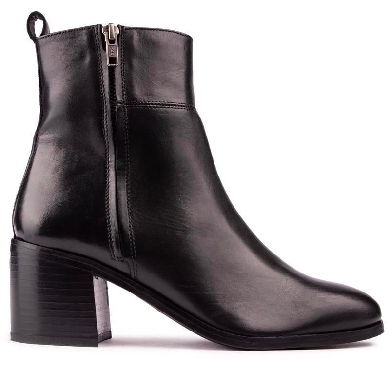 Elegante Lederstiefel mit Blockabsatz