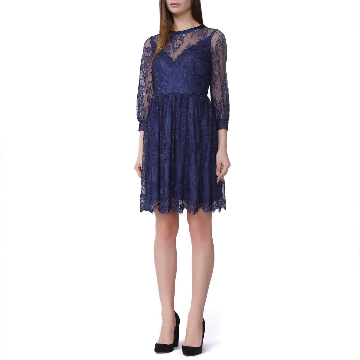 Skaterkleid aus Spitze mit Herzausschnitt