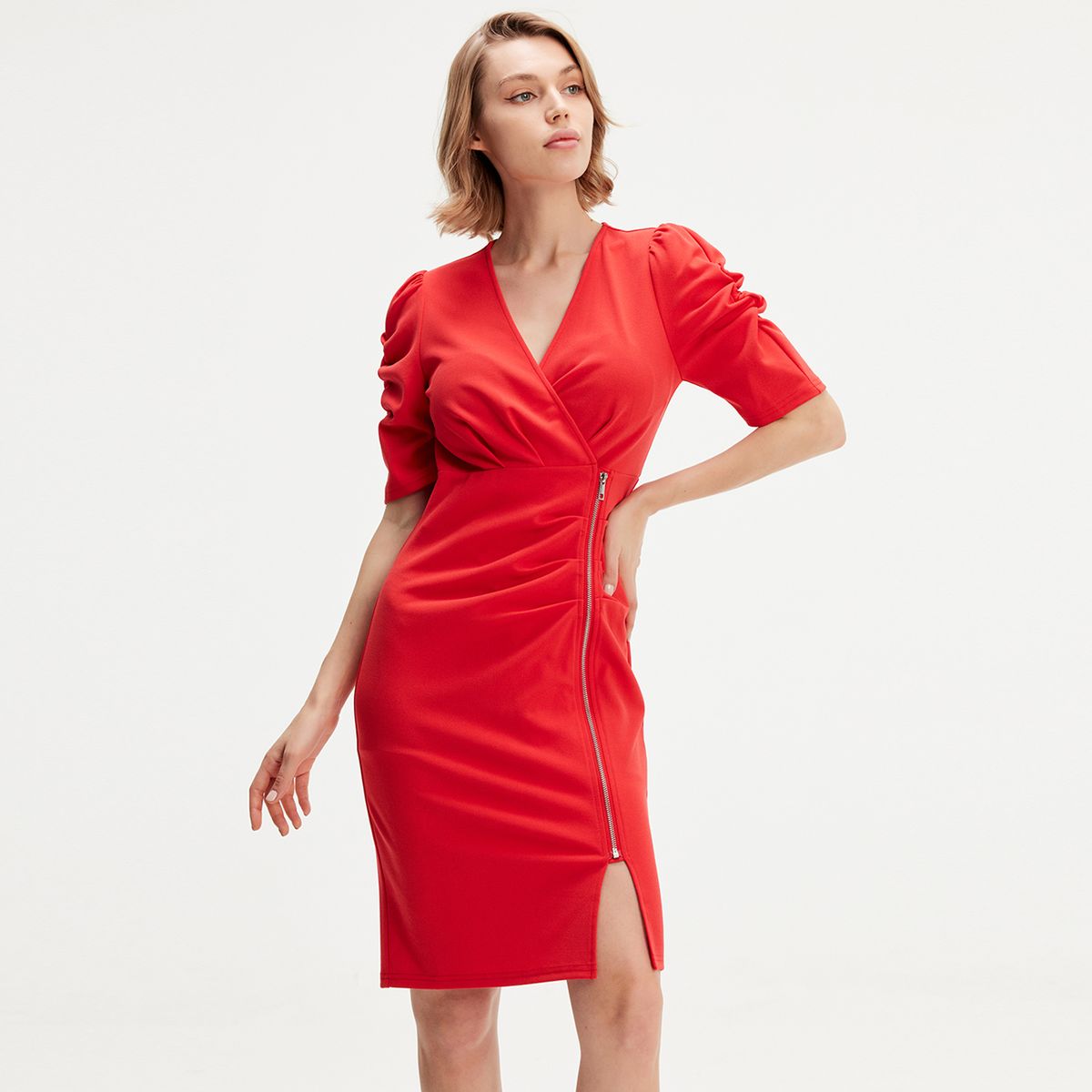 Tailliertes Wickelkleid mit seitlichem Reißverschluss