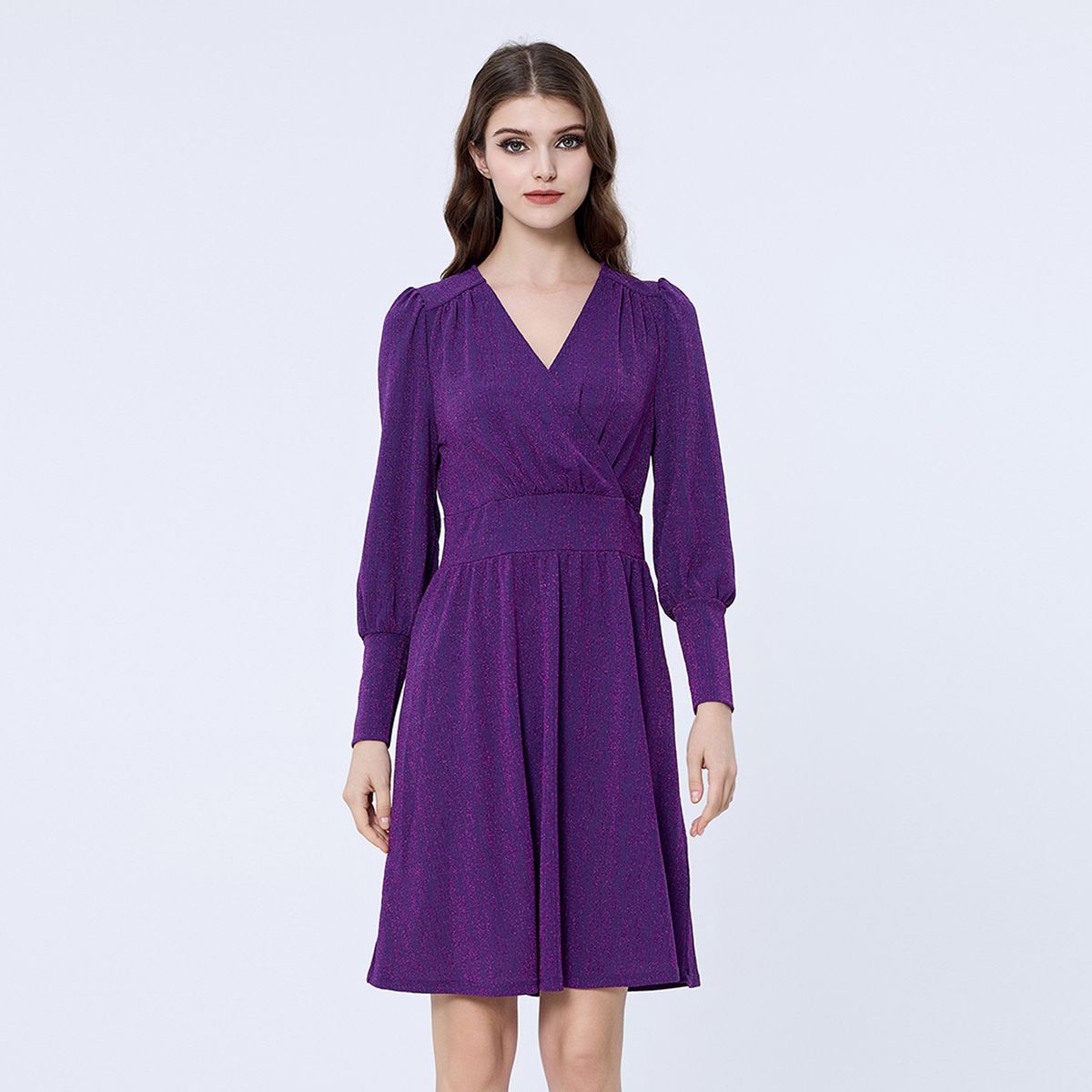 Glitzerndes Skaterkleid aus Mesh mit Wickeloptik