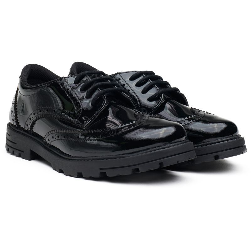 Klassische Lack-Brogues mit Flügelkappe