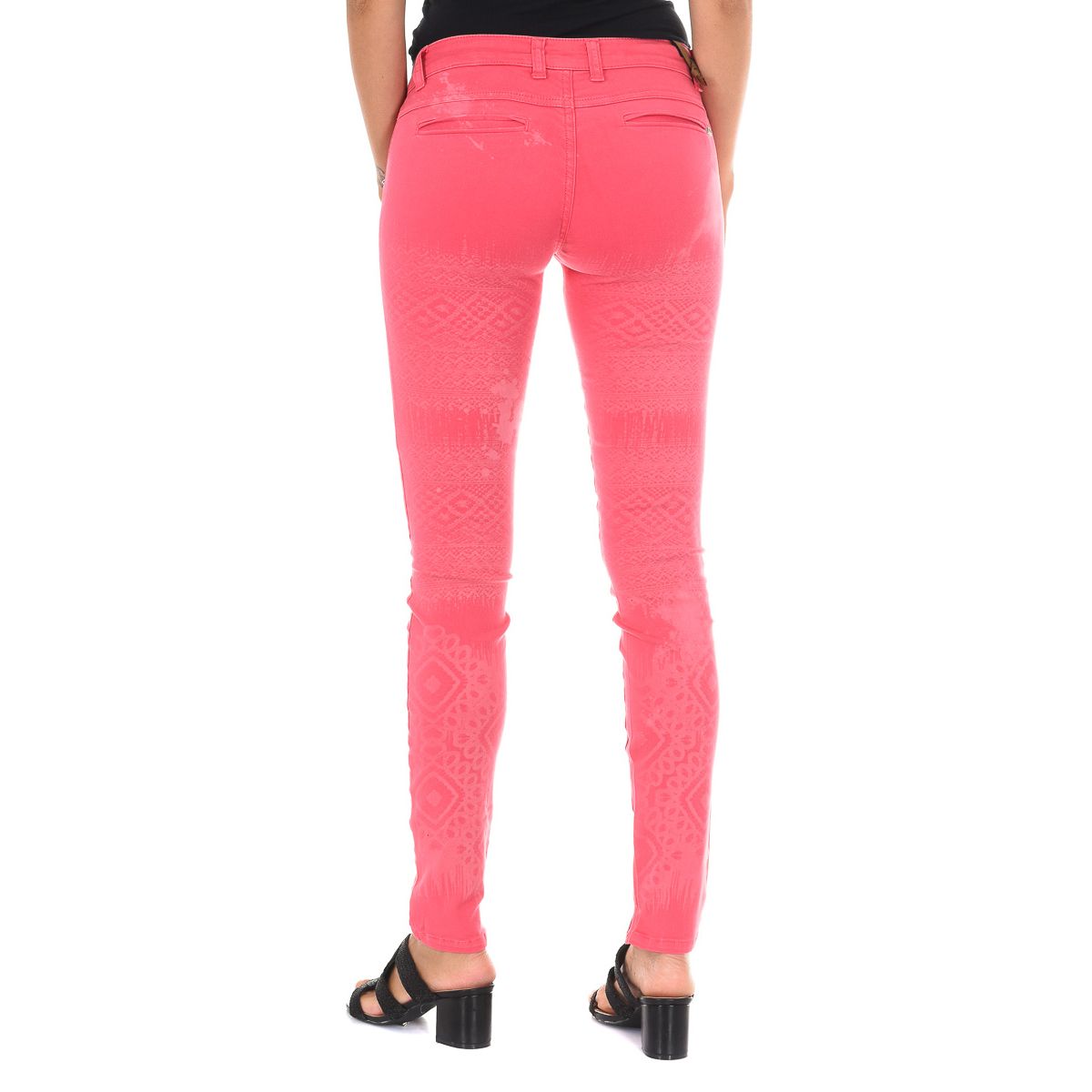 Schmale Hose mit filigranem Muster