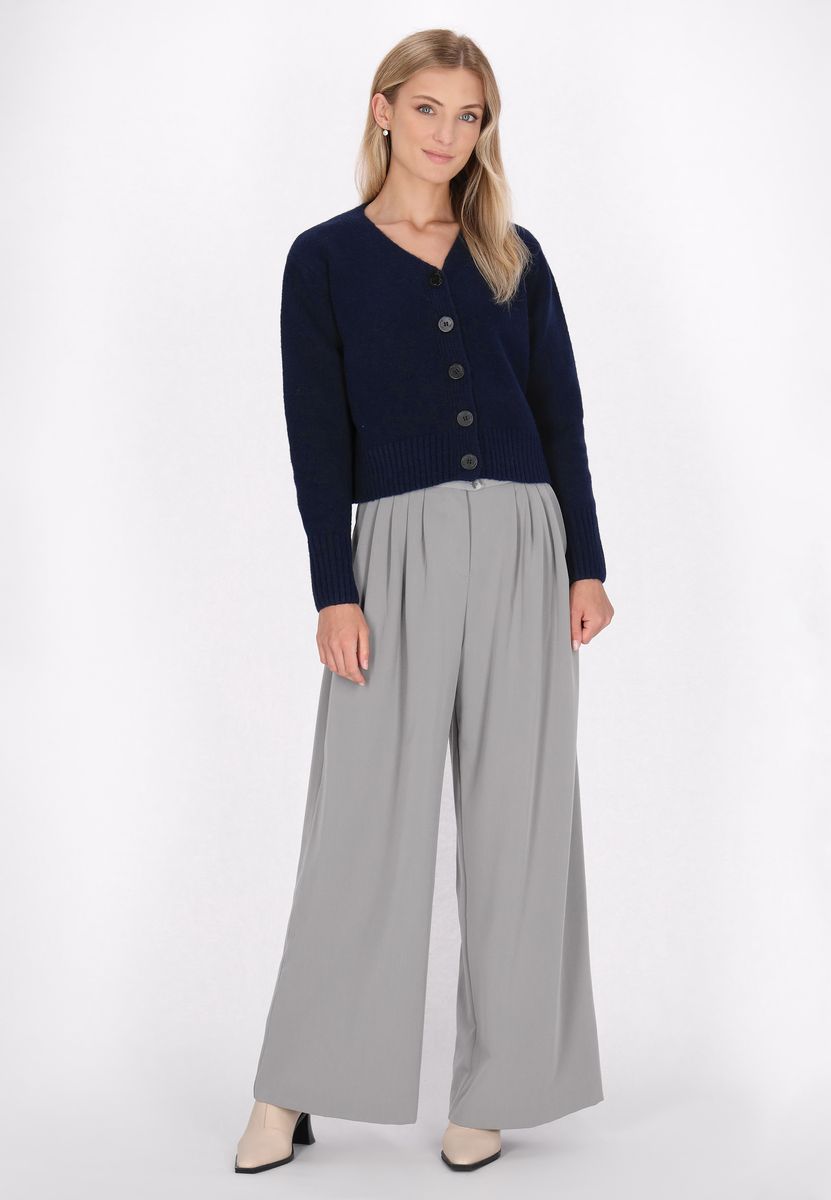 Klassischer Cardigan mit Zopfmuster