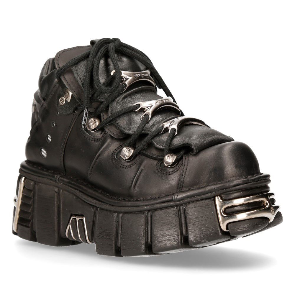Gothic-Plateaustiefel mit Metallic-Details