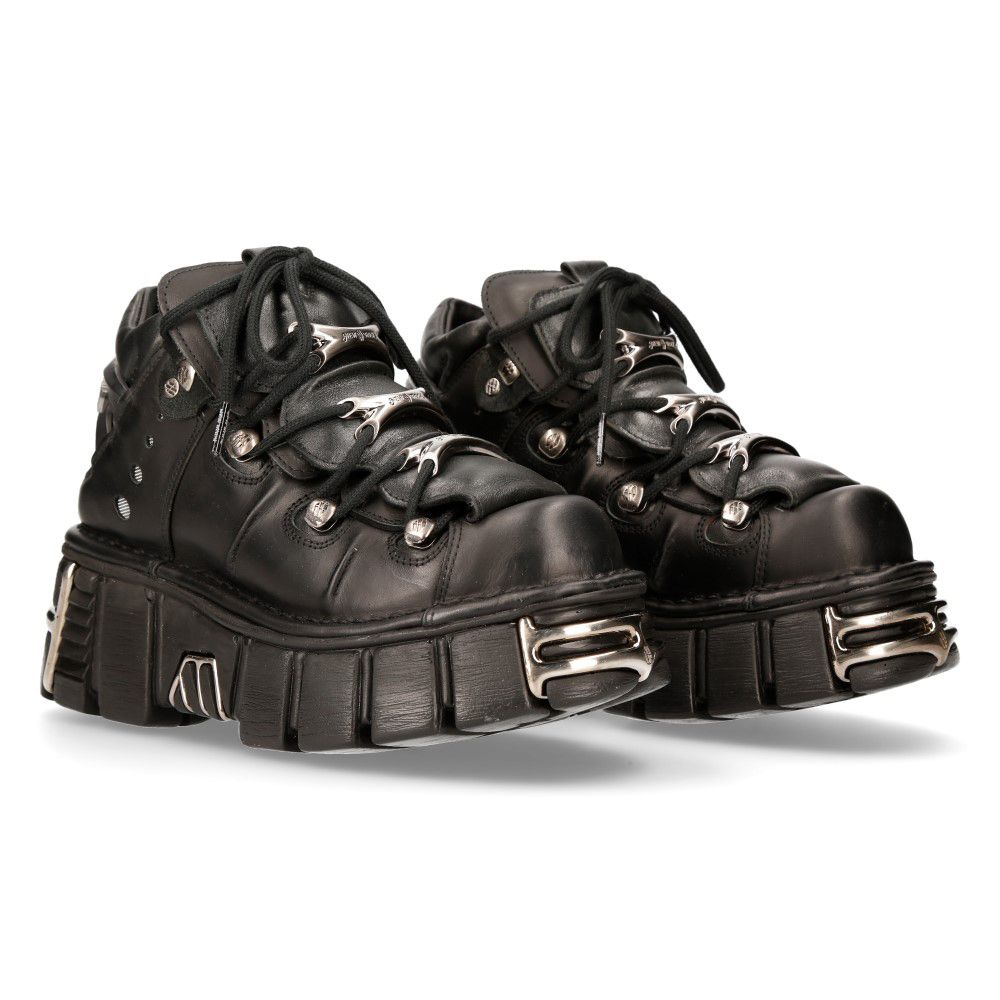 Gothic-Plateaustiefel mit Metallic-Details