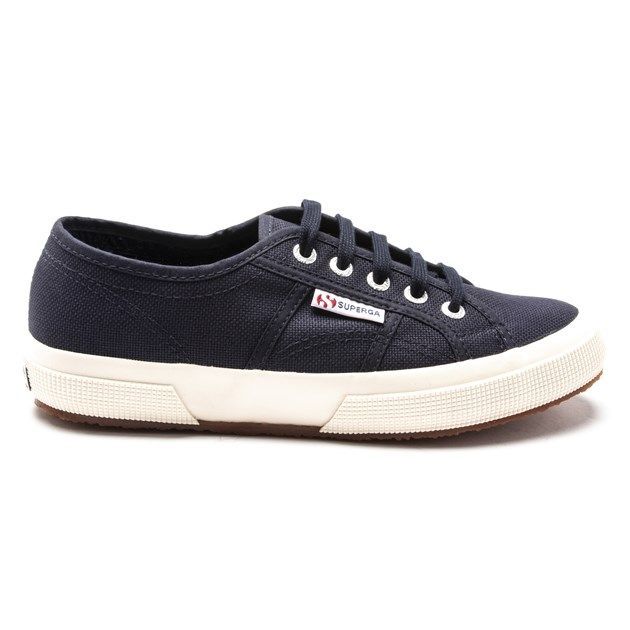 Klassische Canvas-Sneaker zum Schnüren