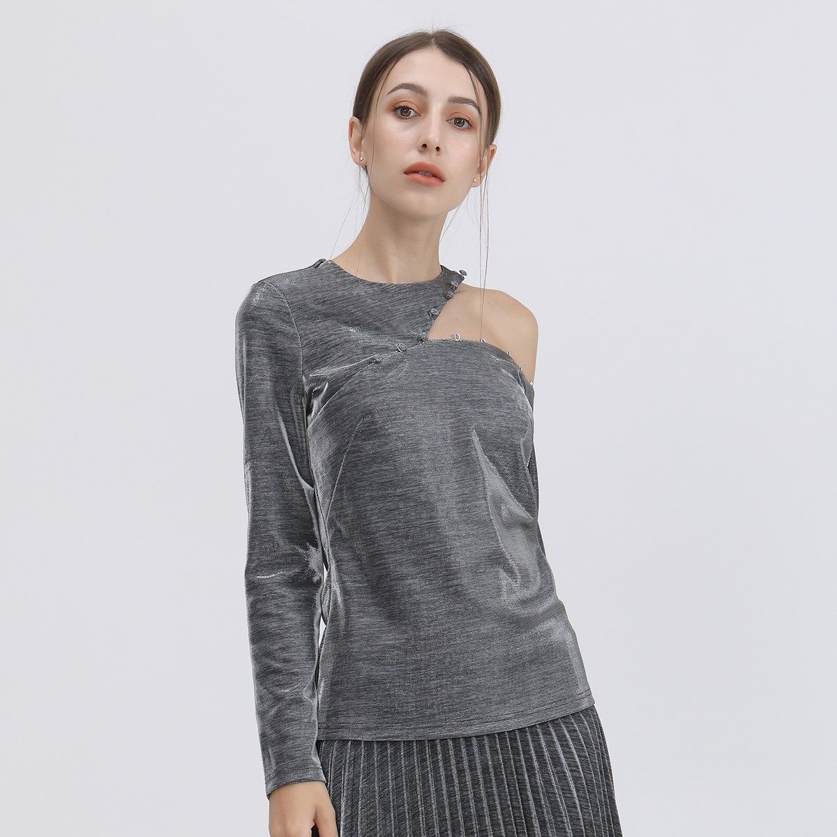 Asymmetrisches schimmerndes Off-Shoulder-Oberteil