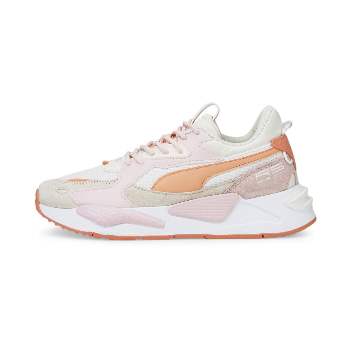 Retro-futuristische Sneaker mit Materialmix