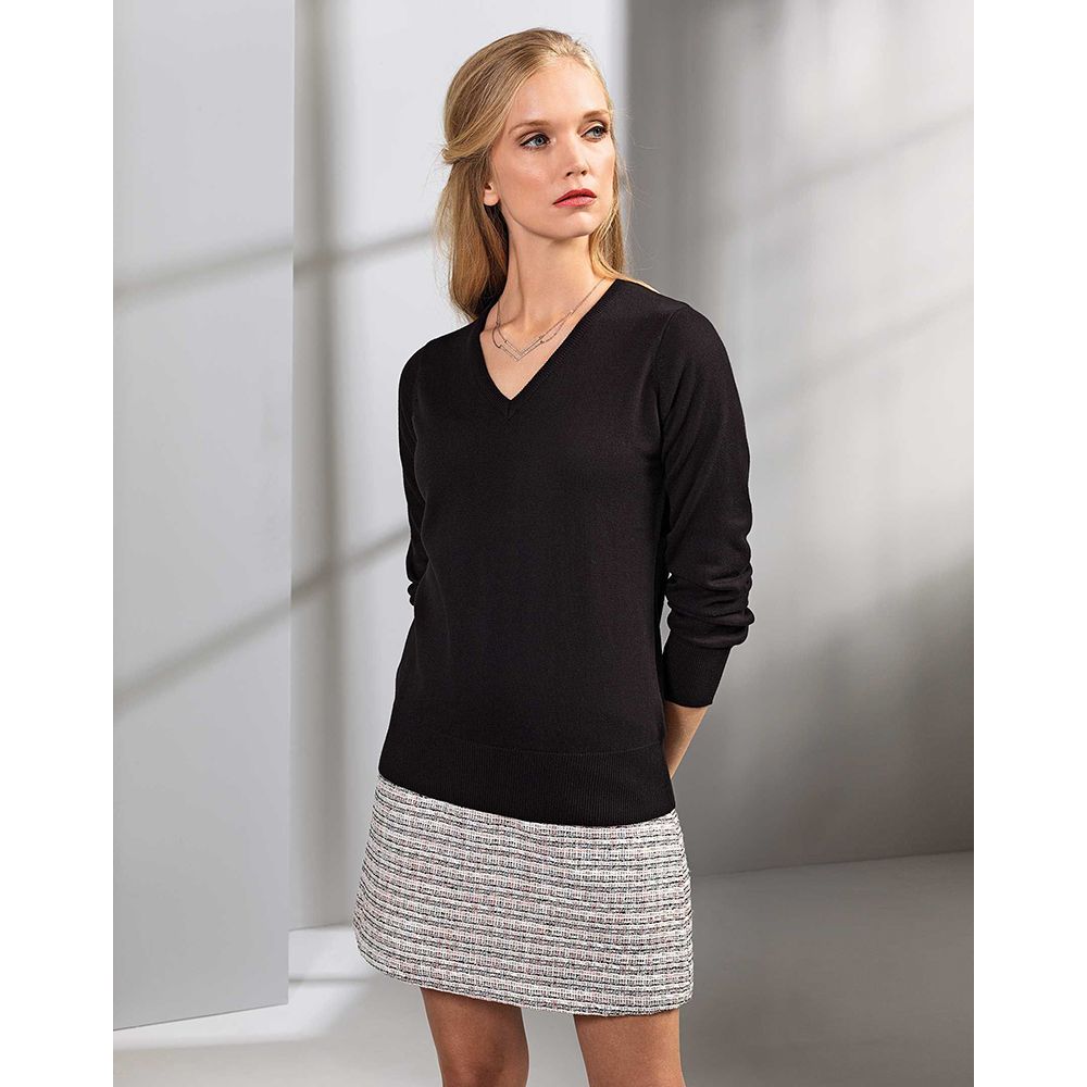 Klassischer Feinstrick-Pullover mit V-Ausschnitt