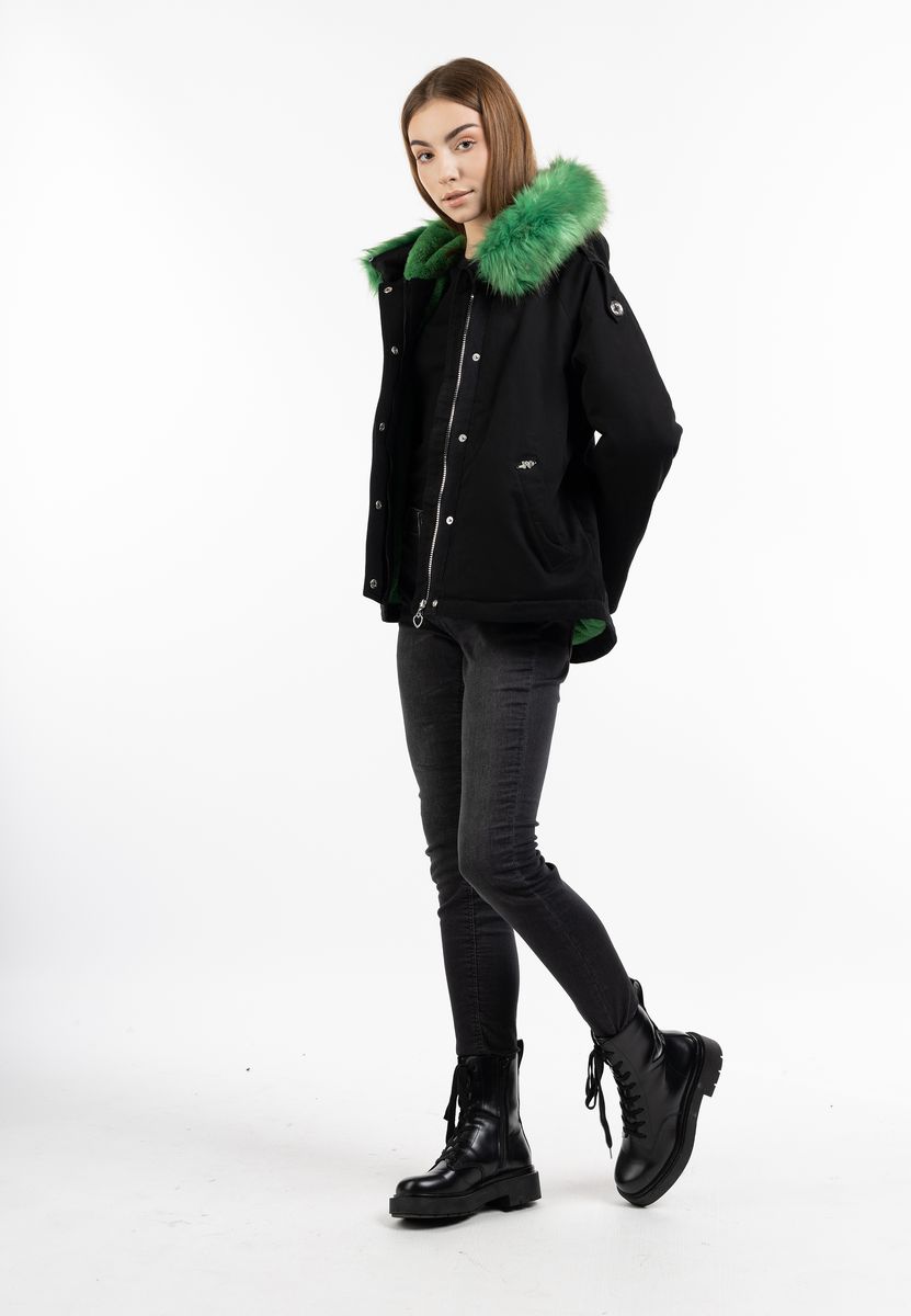 Kurze wattierte Jacke mit Fell