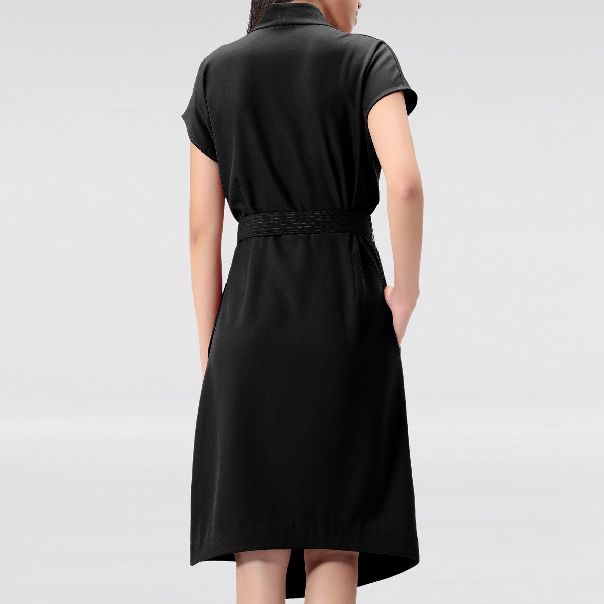 Elegantes Midikleid in Wickeloptik