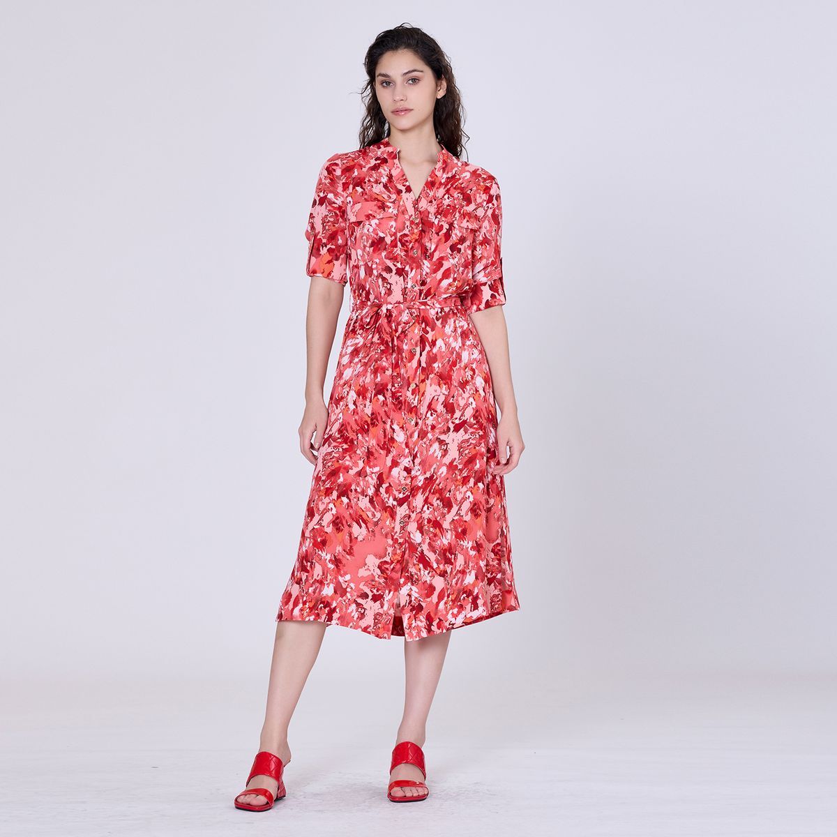 Klassisches Hemdblusenkleid mit Bindegürtel