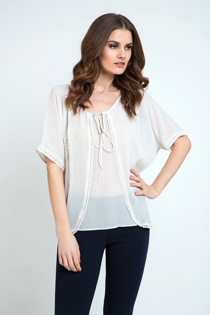 Luftige Boho-Bluse mit Häkeldetails
