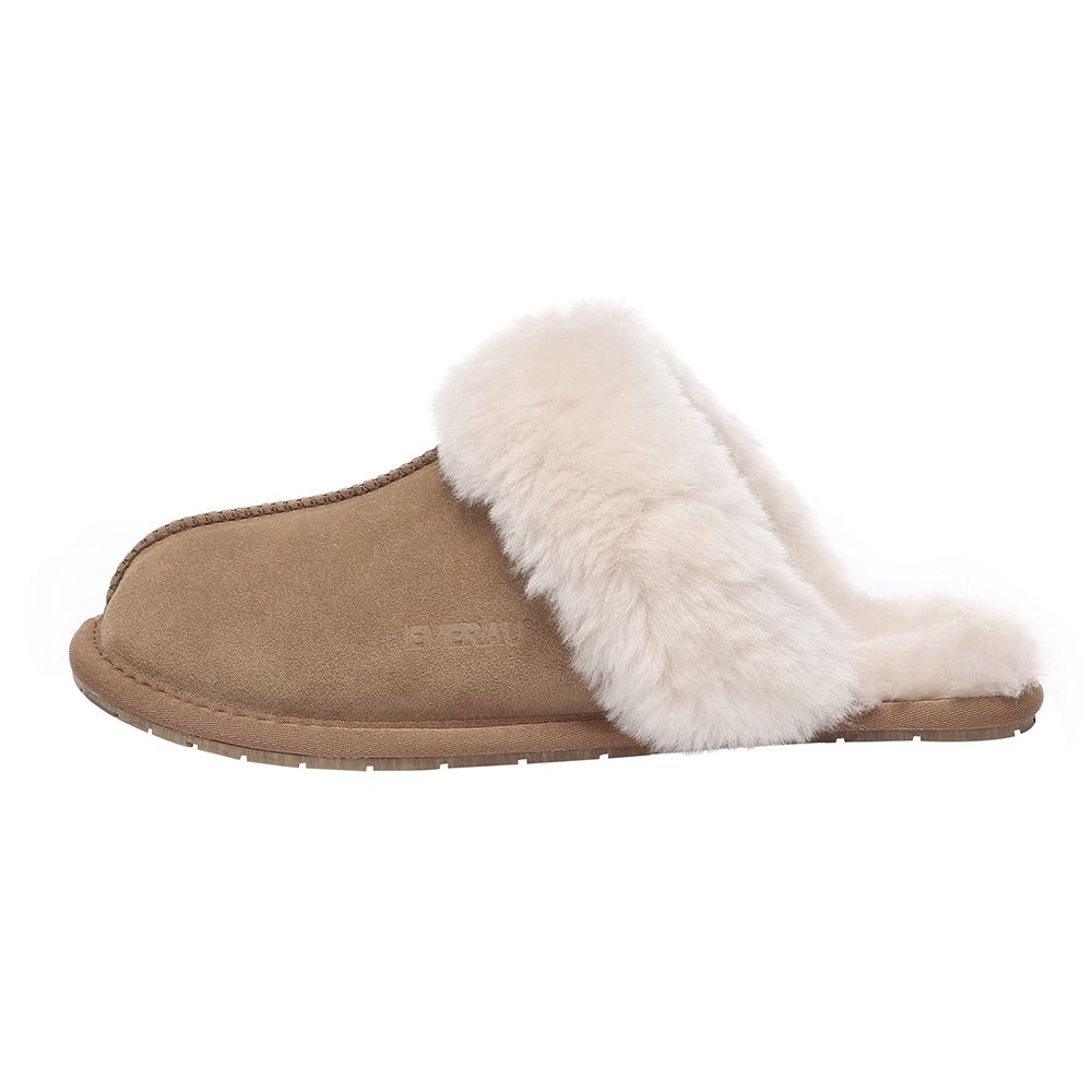 Flauschige Wildleder-Hausschuhe mit Lammfell