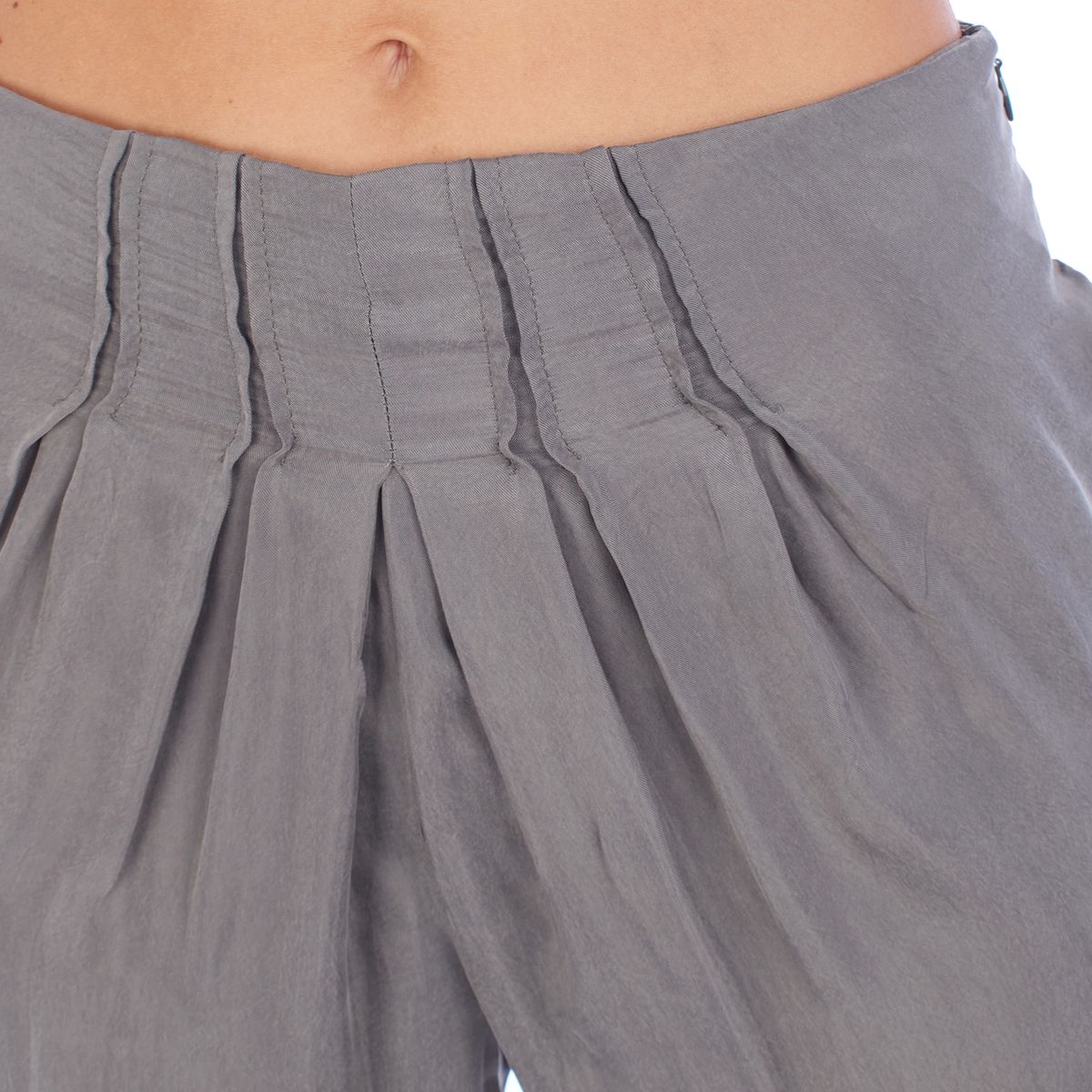 Hochtaillierte Karottenhose mit Falten