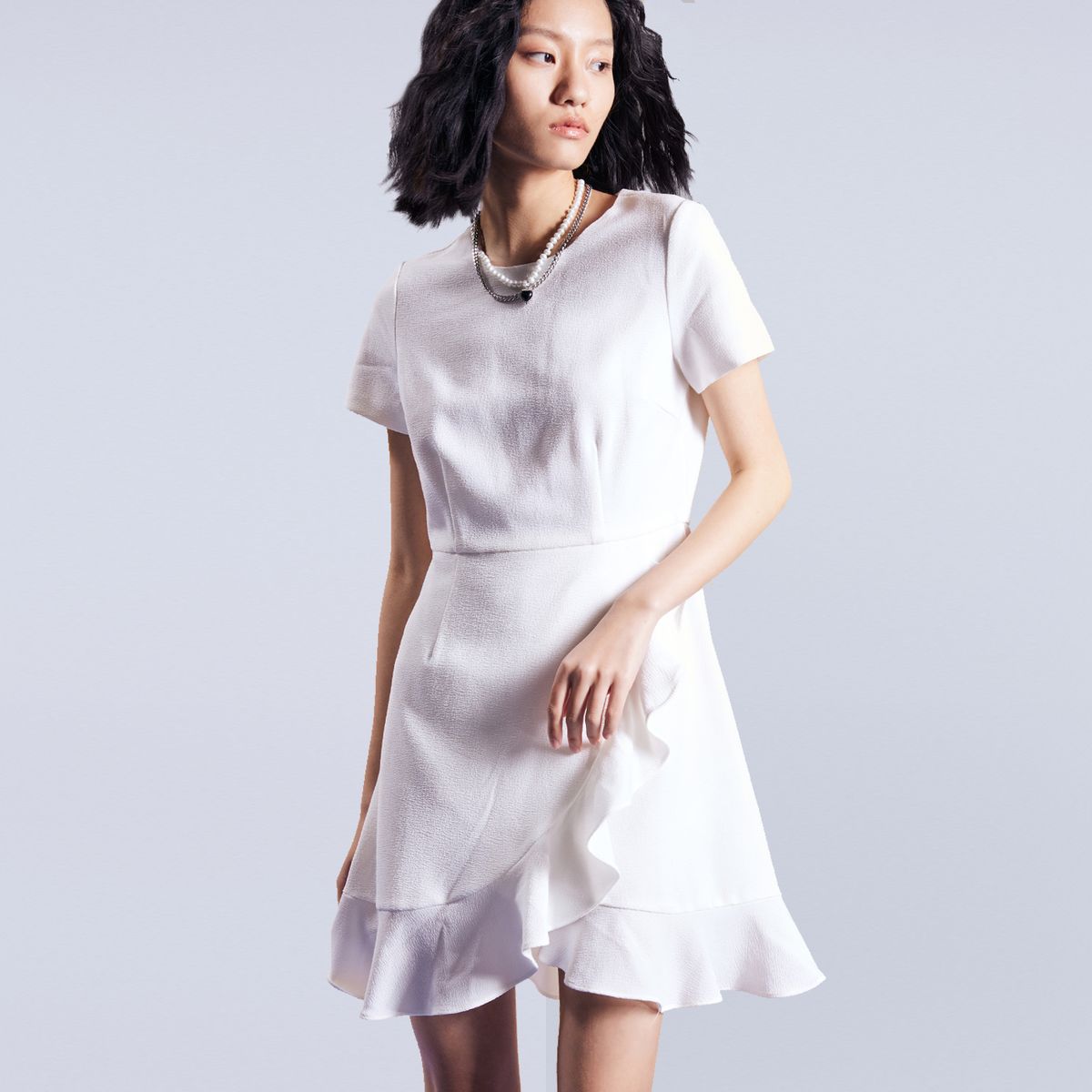 Kurzes Skaterkleid mit Rüschen