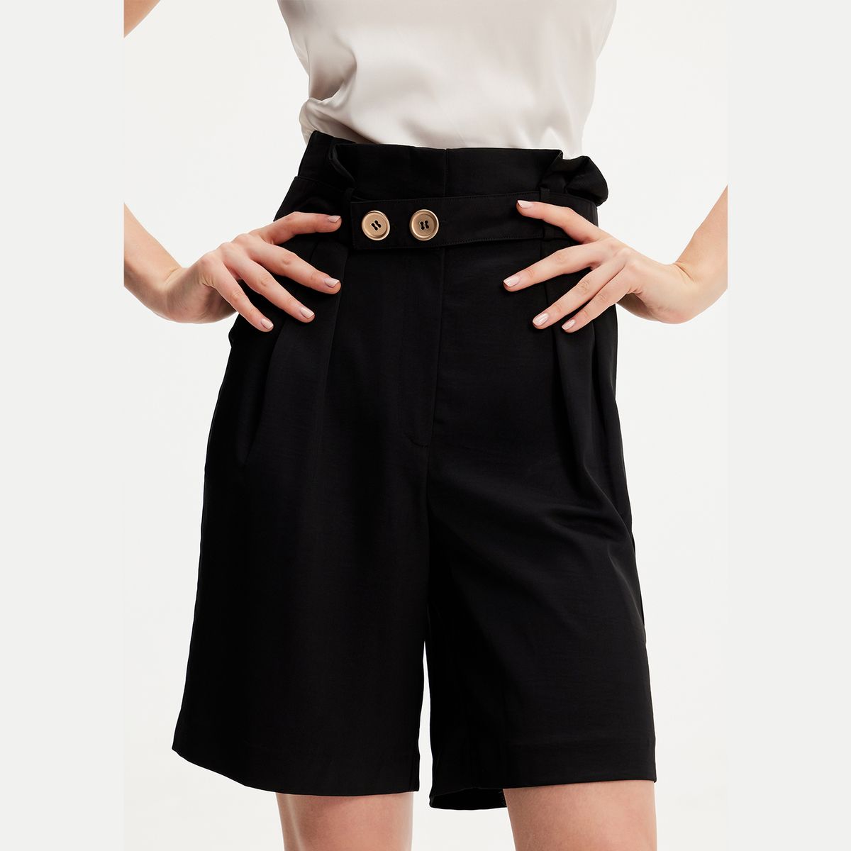 Bermudashorts mit hoher Taille und Falten