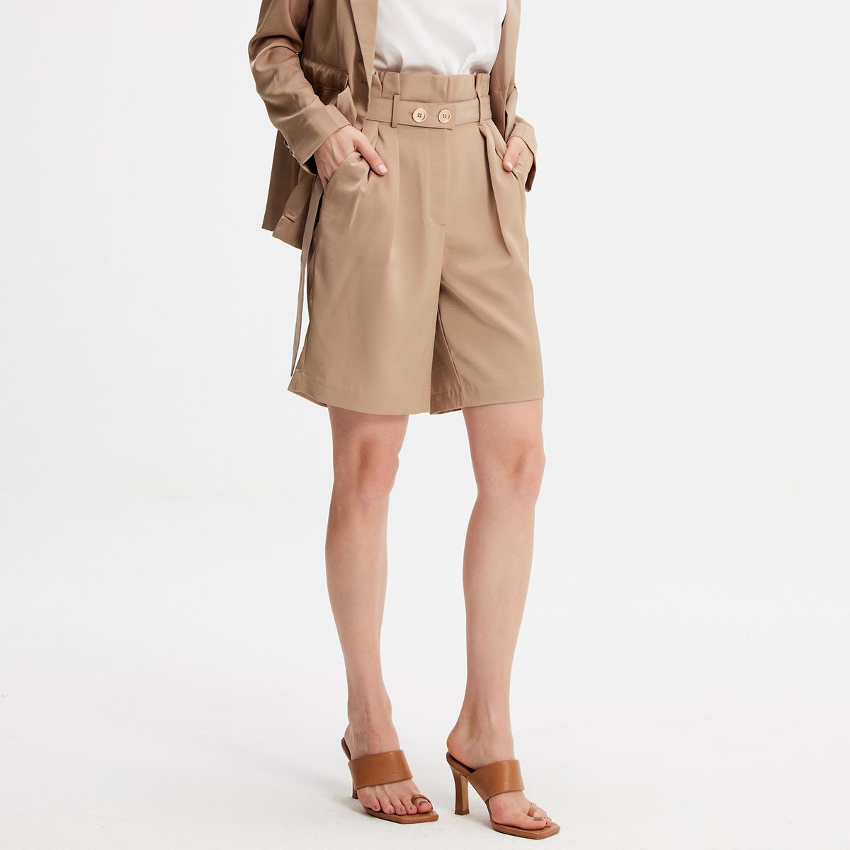 Bermudashorts mit hoher Taille und Falten