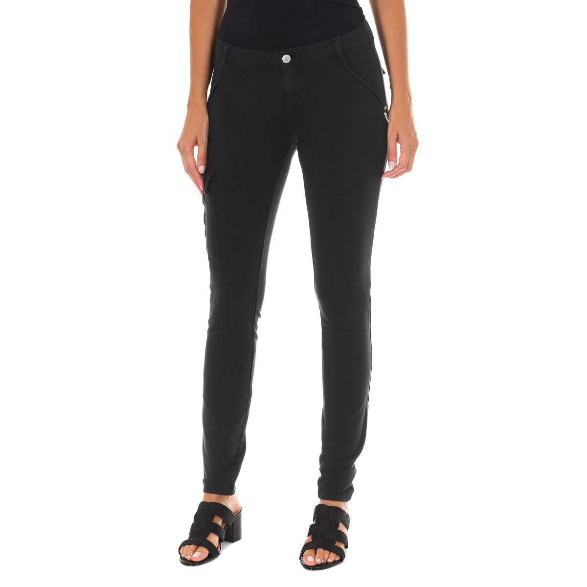 Schmal geschnittene Cargo-Hose mit niedriger Taille