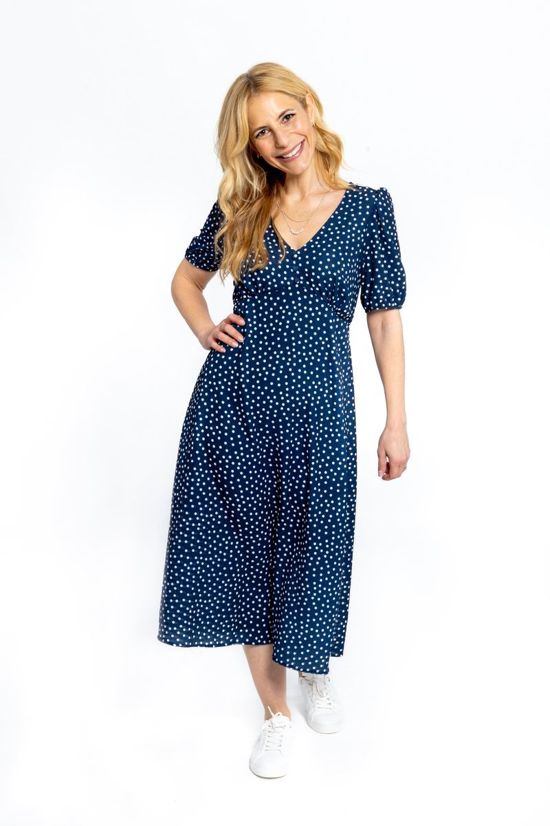 Gepunktetes Midikleid mit V-Ausschnitt