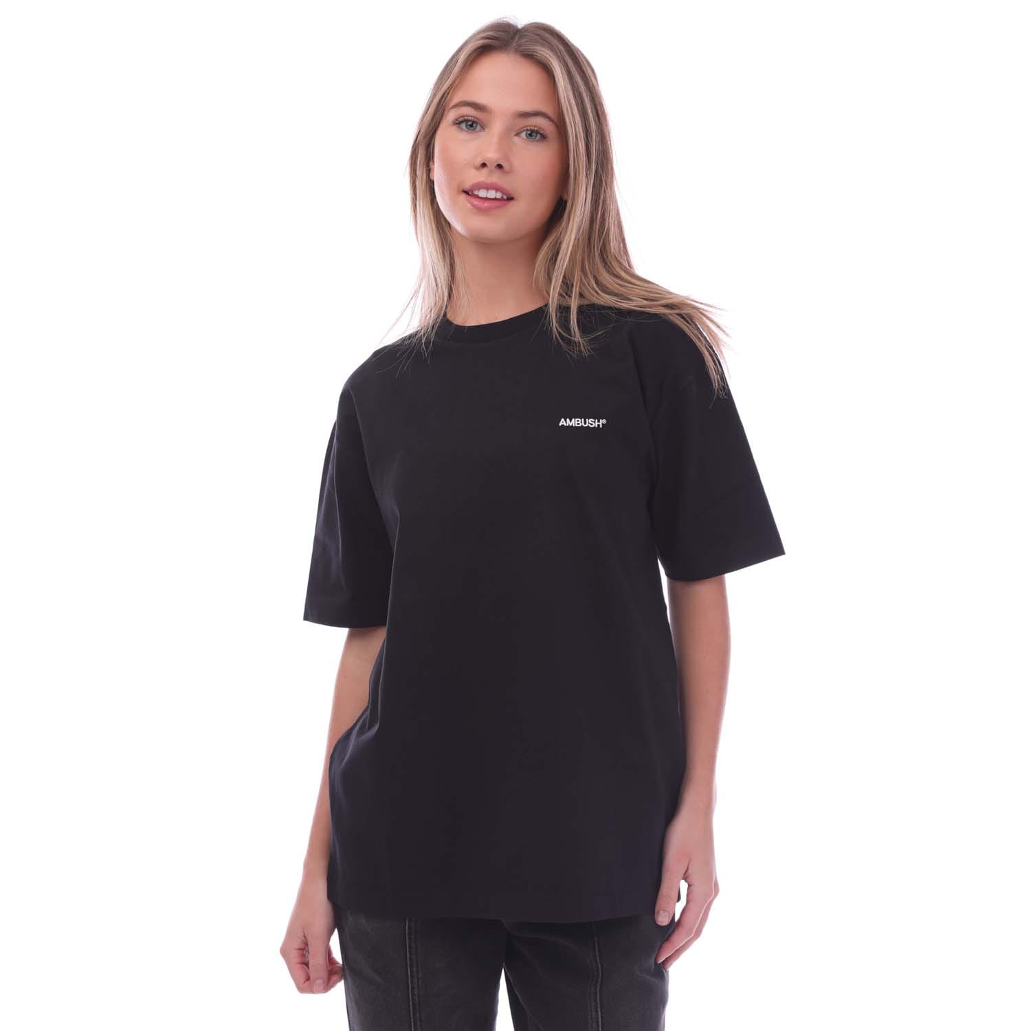 Minimalistisches T-Shirt mit Stickerei