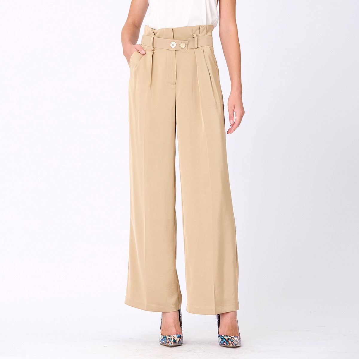Hochgeschnittene weite Hose mit Bundfalten