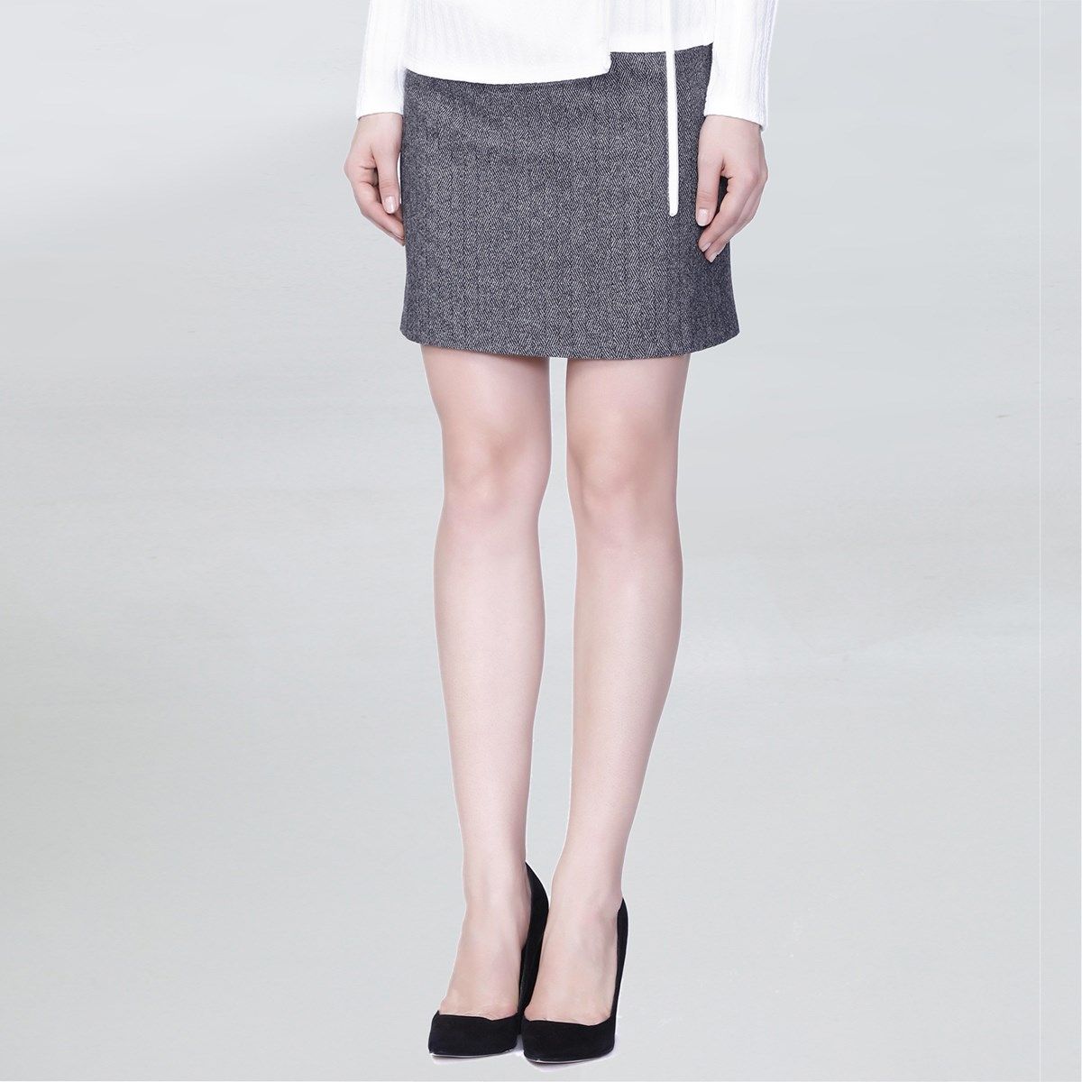 Gerader Woll-Minirock mit Lederdetail