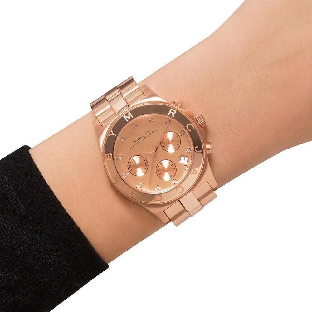 Elegante Armbanduhr mit Kristallbesatz