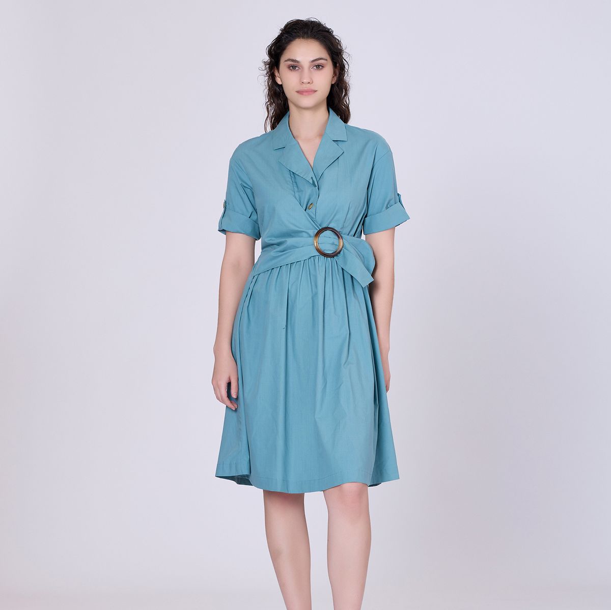 Hemdblusenkleid mit asymmetrischer Schnalle