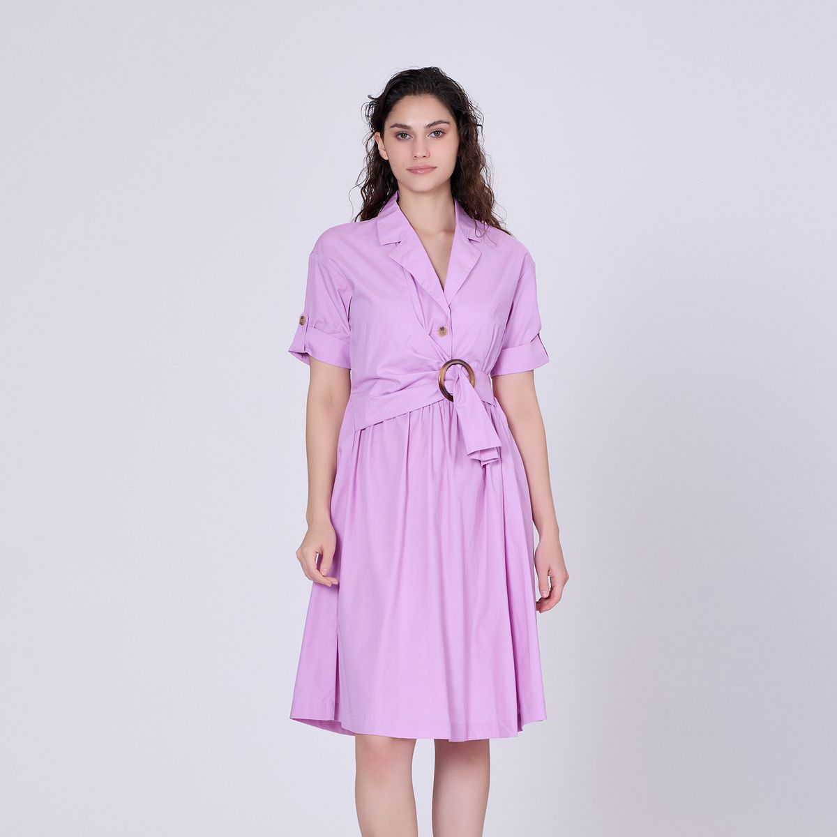 Hemdblusenkleid mit asymmetrischer Schnalle