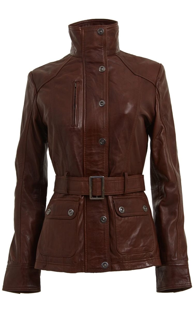 Tailleierte Lederjacke im Militär-Stil