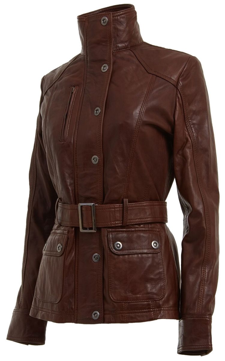 Tailleierte Lederjacke im Militär-Stil
