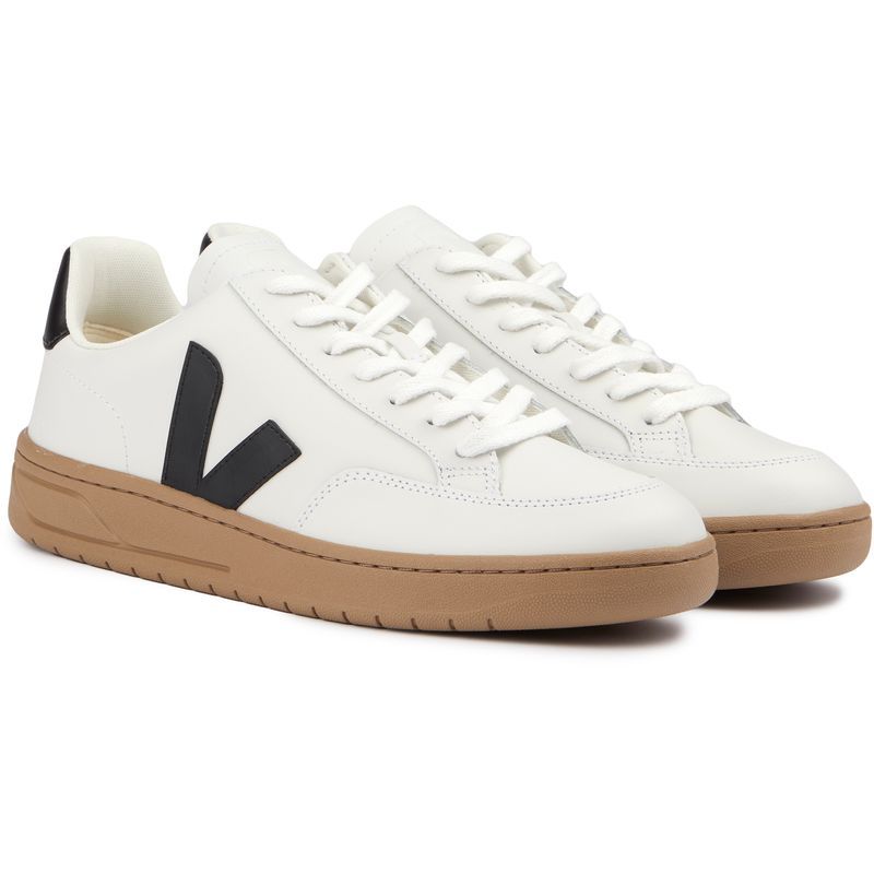 Klassische Low-Top-Sneaker aus genarbtem Leder