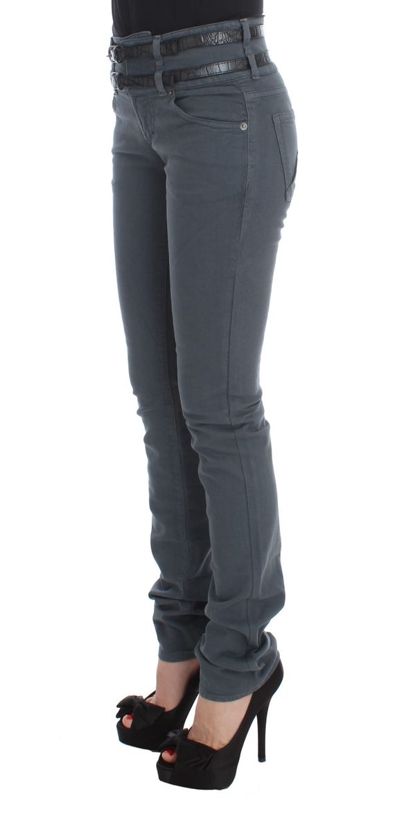 Hoch taillierte Slim-Fit-Jeans mit Doppelgürtel