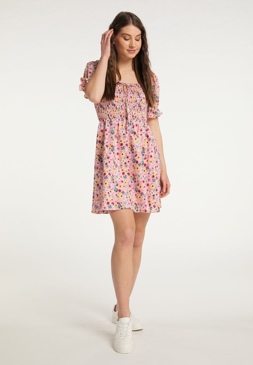 Gesmoktes Blumen-Minikleid mit Puffärmeln