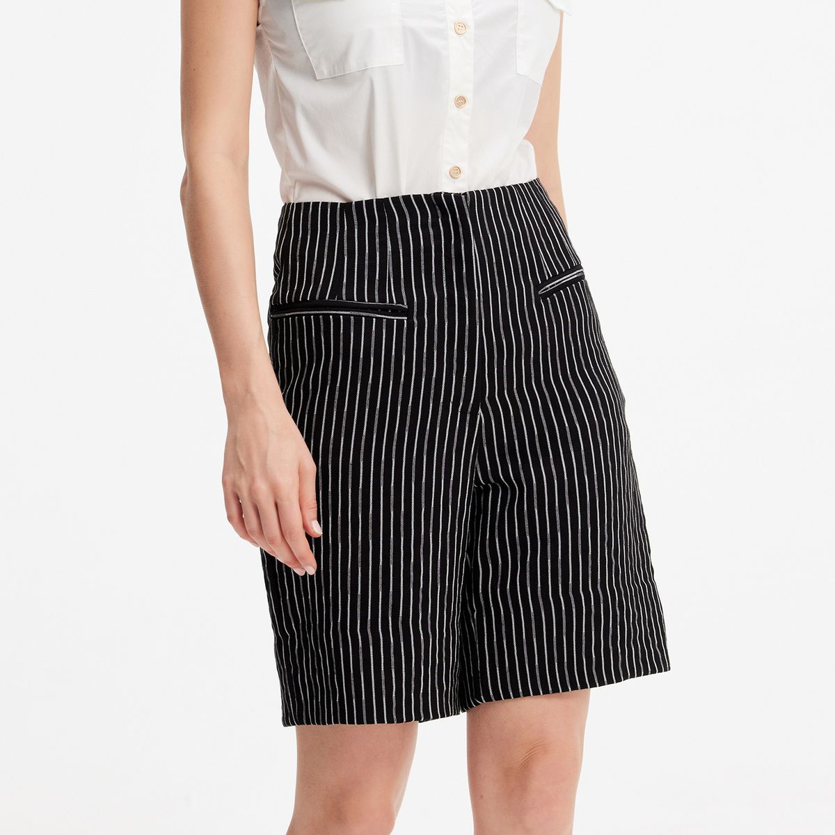 Gestreifte Bermuda-Shorts mit hoher Taille