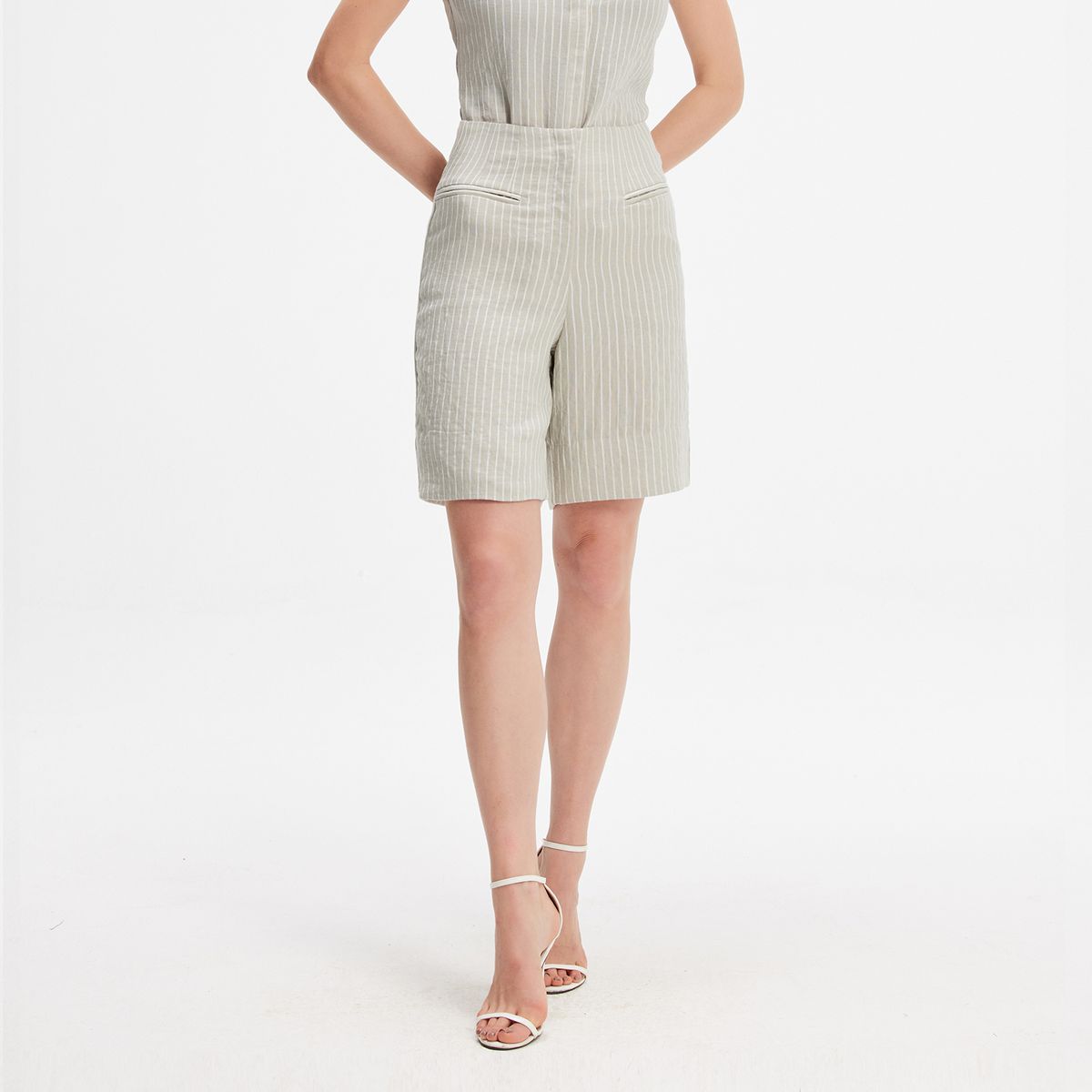 Gestreifte Bermuda-Shorts mit hoher Taille