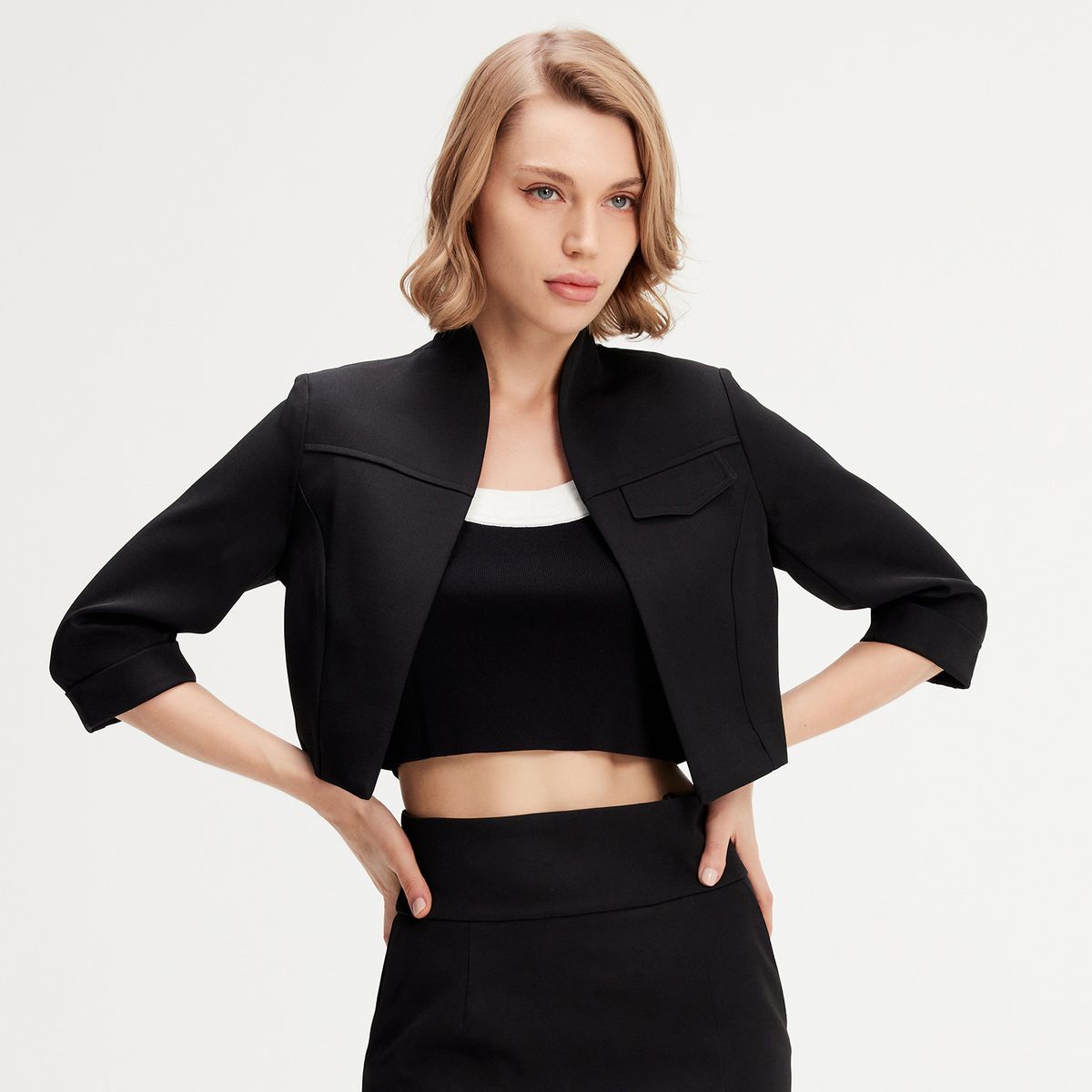 Minimalistische Kurzjacke im Bolero-Stil