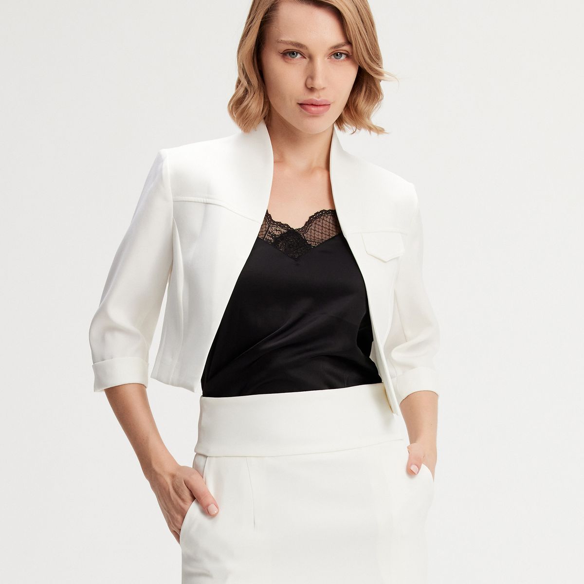 Minimalistische Kurzjacke im Bolero-Stil
