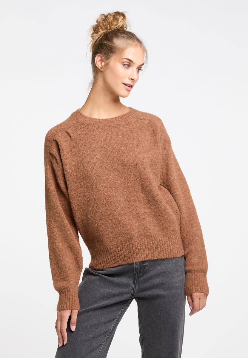 Lockerer Strickpullover mit Schulterfalten